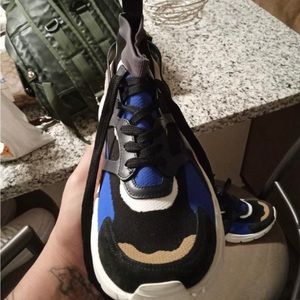 New valentinos shoes no box